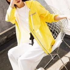 프라다 2019 SS 포켓 바람막이 후드 여성 점퍼