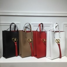 발렌티노 2019 SS 캐릭터 태슬 파우치 토트백