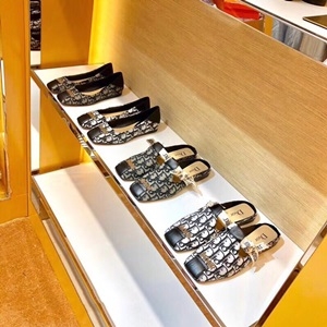 디올 2019 SS D로고 캐릭터 여성 샌들