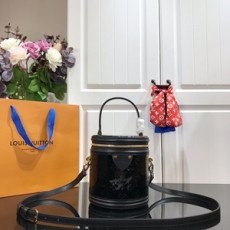 루이비통 2019 SS 베르니 베니티백 M43986