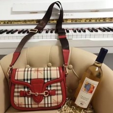 버버리 2019 SS 레드 체크 금속버클 크로스백