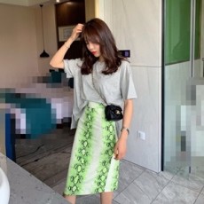 발렌티노 2019 SS 반팔티 뱀피무늬 스커트 여성 세트