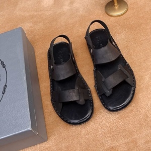프라다 2019 SS 스터드 가죽패치 남성 샌들