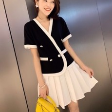 샤넬 2019 SS 단추장식 자켓 주름치마 여성 세트