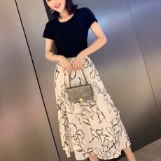 디올 2019 SS 브이넥 반팔티 비대칭 치마 여성 세트