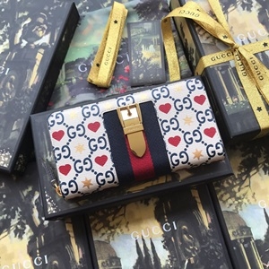 구찌 2019 SS 실비 하트 프린트 지퍼 장지갑 476084