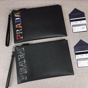 프라다 2019 SS 사피아노 로고 클러치백 2NG005