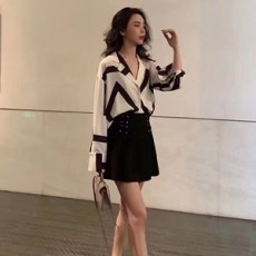 샤넬 2019 SS 기하무늬 셔츠 스커트 여성 세트