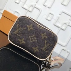 루이비통 2019 SS 모노그램 와피티 케이스 M58030