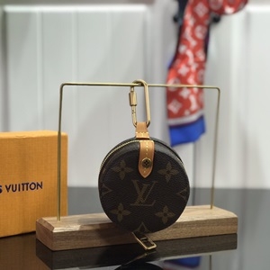 루이비통 2019 SS 모노그램 라운드 케이스 동전지갑 M68524