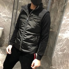 프라다 2019 SS 지퍼포켓 로고 남성 패딩조끼