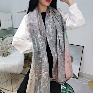 루이비통 2019 SS 캐릭터무늬 로고 여성 머플러
