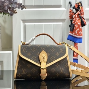 루이비통 2019 SS 모노그램 버클장식 크로스백