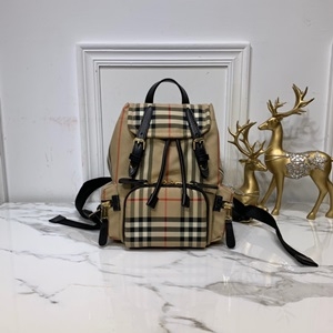버버리 2020 SS 체크 포켓 벨트버클 백팩