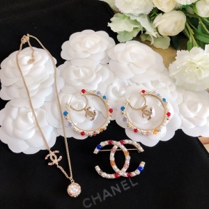샤넬 2020 SS 유색진주 목걸이 귀걸이 브로치