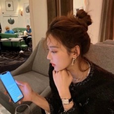 디올 2020 SS 캐릭터 큐빅로고 귀걸이