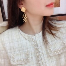 샤넬 2020 SS 체크무늬 로고 귀걸이