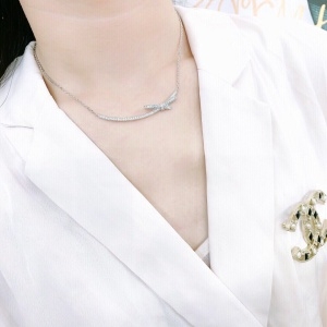 샤넬 2020 SS 캐릭터 큐빅 리본 목걸이