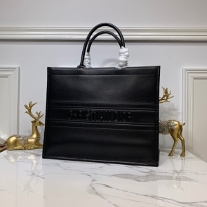 디올 2020 SS 각인로고 레더 북토트백 커스텀급