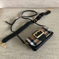 버버리 하우스체크 스몰 블랙 버클백 4022460 병행수입 100%