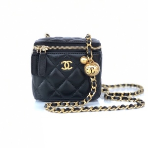 샤넬 2020 SS 램스킨 체인 미니 화장품백 커스텀급