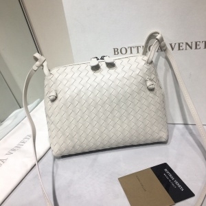 보테가 2020 SS 인트레치아토 나파 노디니 화이트 크로스백 커스텀급