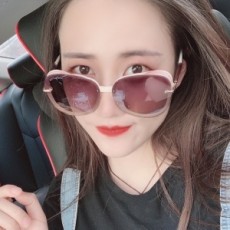 루이비통 2020 SS 큐빅패치 여성 선글라스