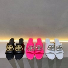 발렌시아가 2020 SS 금속로고 레더 여성 샌들