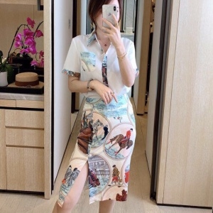 에르메스 2020 SS 투톤 카라 반팔티 캐릭터 스커트 여성 세트