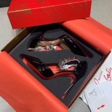 크리스찬 루부탱 CHRISTIANLOUBOUTIN 2020 SS 스터드 하이힐 여성 슈즈
