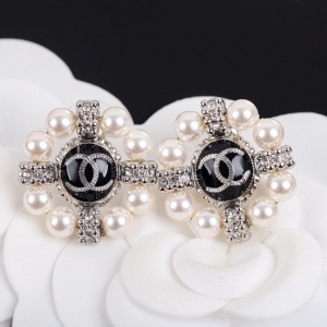 샤넬 CHANEL 2020 SS 진주 큐빅 플라워 귀걸이
