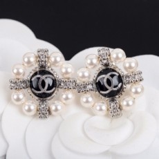 샤넬 CHANEL 2020 SS 진주 큐빅 플라워 귀걸이