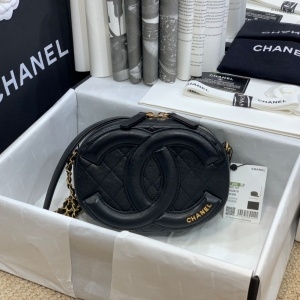 샤넬 CHANEL 2020 SS CC로고 램스킨 라운드 크로스백 커스텀급