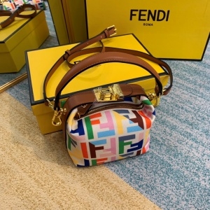펜디 FENDI 2020 SS 멀티 F로고 지퍼 크로스백 931110 커스텀급