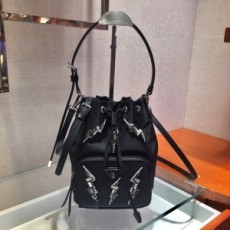 프라다 PRADA 2020 SS 큐빅 나일론 버킷백 1BH038 커스텀급