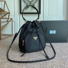 프라다 PRADA 2020 SS 나일론 버킷백 1BH038 커스텀급