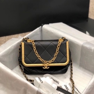 샤넬 CHANEL 2020 SS 램스킨 퀄팅 미듐 키스락백 AS1886 커스텀급