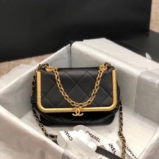 샤넬 CHANEL 2020 SS 램스킨 퀄팅 미듐 키스락백 AS1886 커스텀급