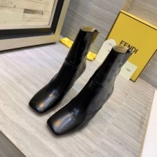 펜디 FENDI 2020 SS 캐릭터 각인로고 레더 여성 부츠