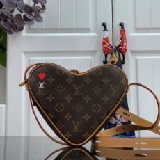 루이비통 LOUIS VUITTON 2020 SS 모노그램 부아뜨 샤포 수플 크로스백 M45149 커스텀급