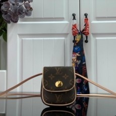 루이비통 LOUIS VUITTON 2020 SS 모노그램 포쉐트 칸쿤 크로스백 M60018 커스텀급