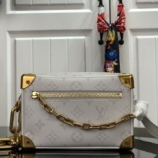 루이비통 LOUIS VUITTON 2020 SS 모노그램 미니 소프트 트렁크백 M44480 커스텀급