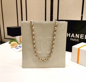 샤넬 CHANEL 2020 SS CC 각인로고 체인 토트백 커스텀급