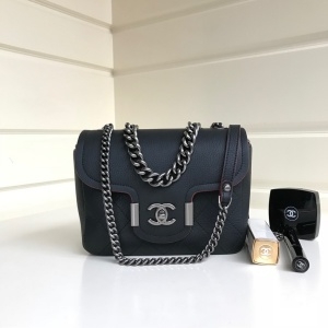 샤넬 CHANEL 2020 SS 퀄팅 버클 체인 미니 크로스백 커스텀급