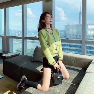 샤넬 CHANEL 2020 SS 트위드 그린 로고단추 라인 포켓 여성 자켓