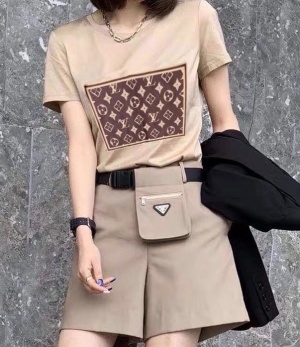 루이비통 LOUIS VUITTON 2020 SS 패치로고 반팔티 반바지 여성 세트