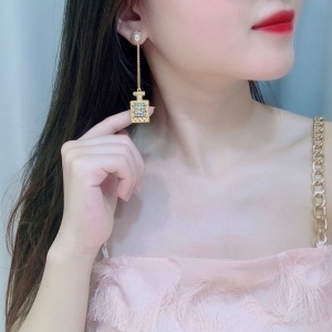 샤넬 CHANEL 2020 SS 캐릭터 큐빅 진주 여성 귀걸이