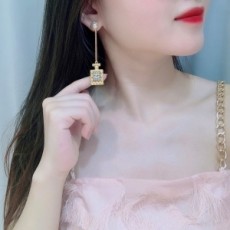 샤넬 CHANEL 2020 SS 캐릭터 큐빅 진주 여성 귀걸이