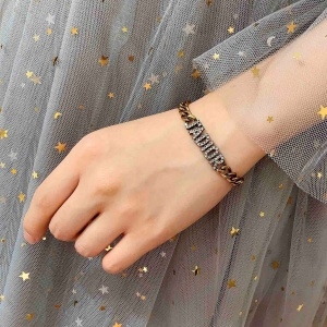 디올 DIOR 2020 SS 큐빅 로고 체인 여성 팔찌