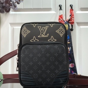 루이비통 LOUIS VUITTON 2020 SS 모노그램 아마조네 슬링백 M45439 커스텀급